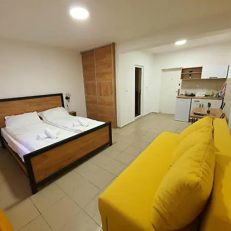 Naumovi 2 Apartment